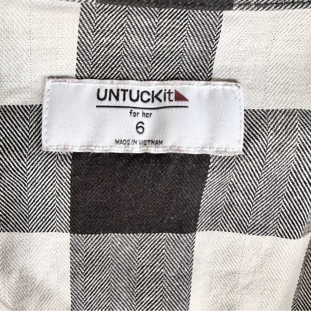 UNTUCKit Women’s Holden B&W Plaid Flannel Pearl Snap Long Sleeve Shirt | Size 6 - Picture 6 of 12